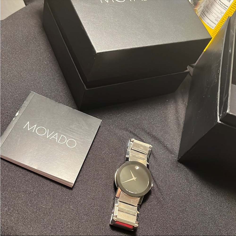Movado Sapphire Mens Watch 0606092 with case